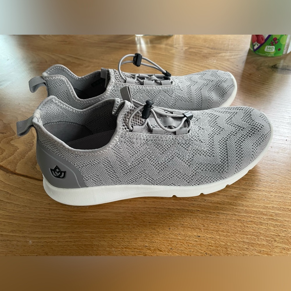 Spenco Light Gray Patterned Sneakers NWOT